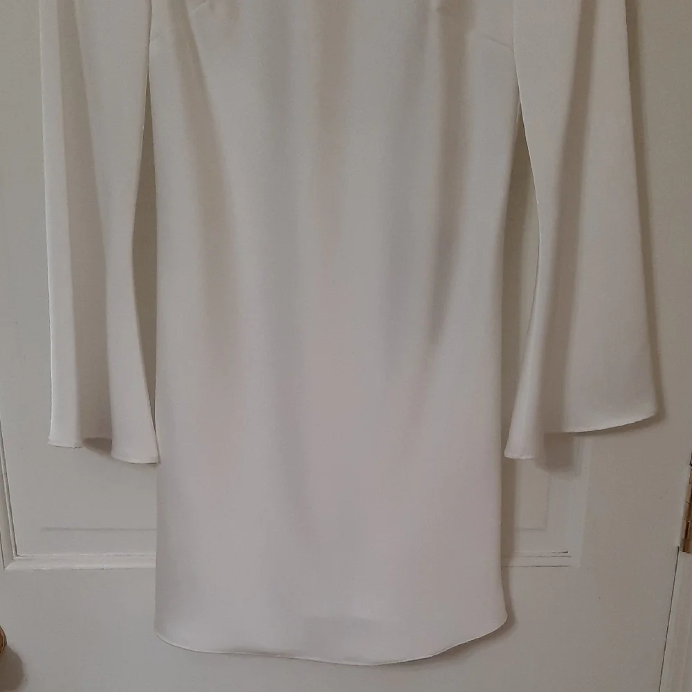 Gianni Bini Classic White Long Sleeve Dress - Picture 6 of 11